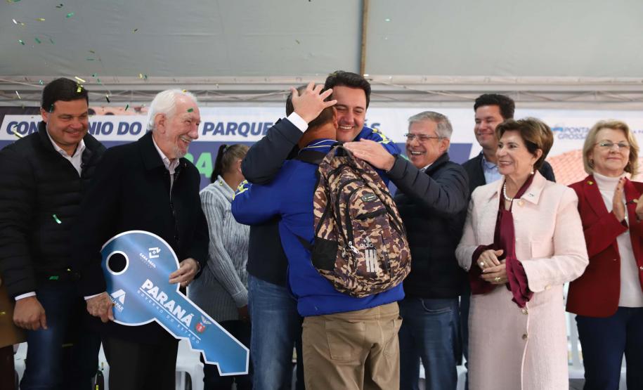 Governador entrega Condomínio do Idoso com 40 unidades e piscina térmica em Ponta Grossa