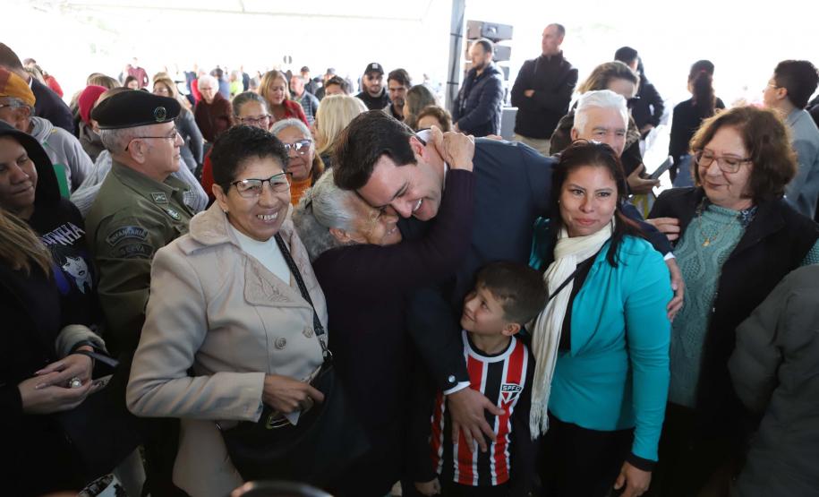 Governador entrega Condomínio do Idoso com 40 unidades e piscina térmica em Ponta Grossa