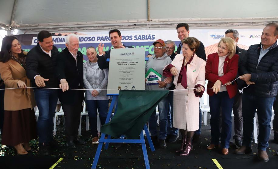 Governador entrega Condomínio do Idoso com 40 unidades e piscina térmica em Ponta Grossa