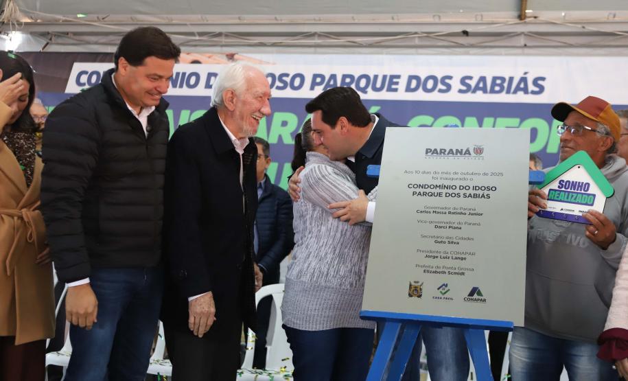Governador entrega Condomínio do Idoso com 40 unidades e piscina térmica em Ponta Grossa