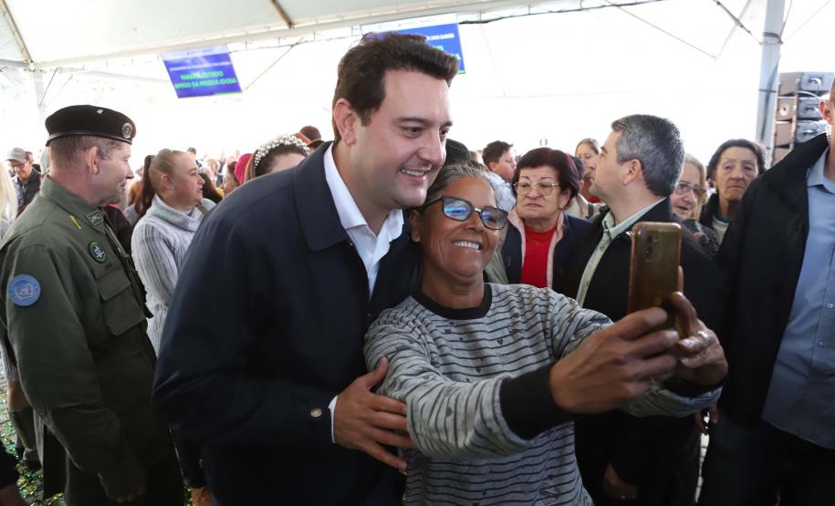 Governador entrega Condomínio do Idoso com 40 unidades e piscina térmica em Ponta Grossa