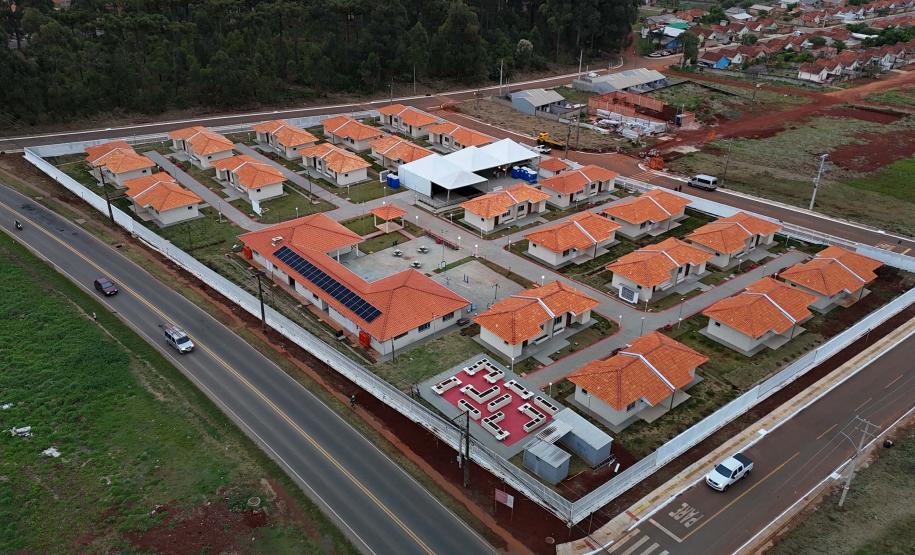 Governador entrega Condomínio do Idoso com 40 unidades e piscina térmica em Ponta Grossa