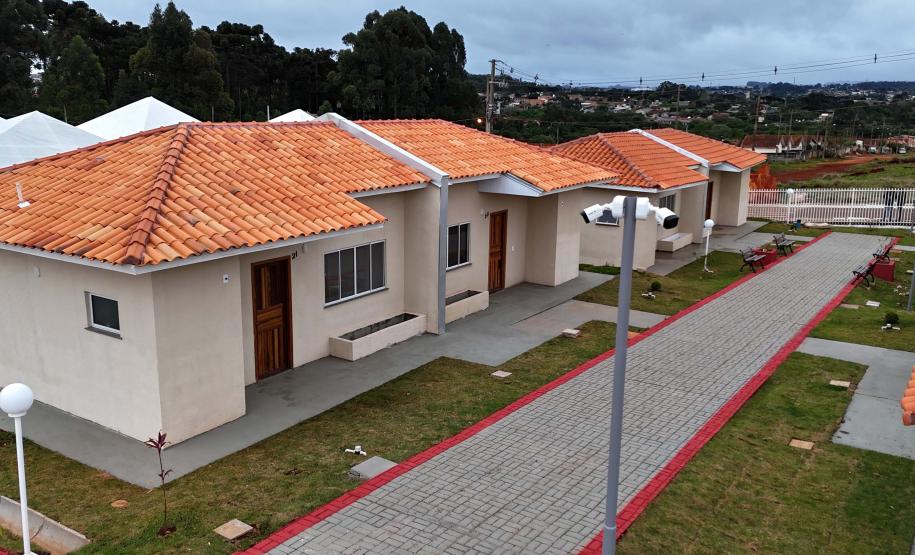 Governador entrega Condomínio do Idoso com 40 unidades e piscina térmica em Ponta Grossa