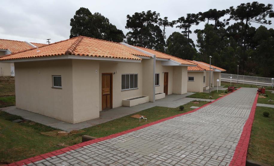 Governador entrega Condomínio do Idoso com 40 unidades e piscina térmica em Ponta Grossa