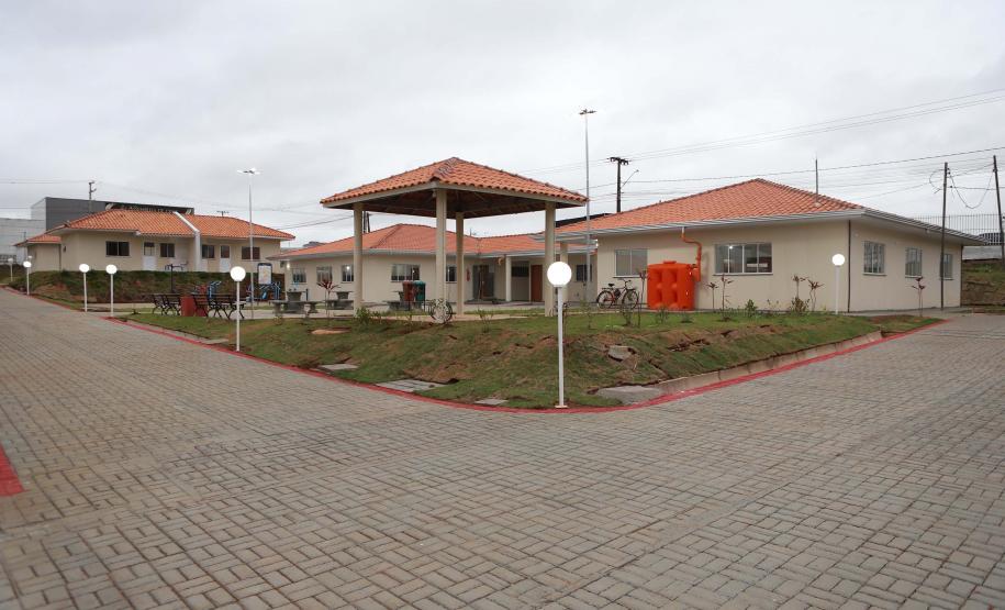 Governador entrega Condomínio do Idoso com 40 unidades e piscina térmica em Ponta Grossa
