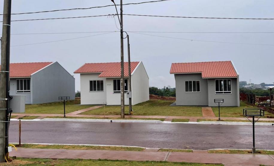 64 famílias de Campo Mourão recebem as chaves da casa própria com subsídio do Casa Fácil Paraná
