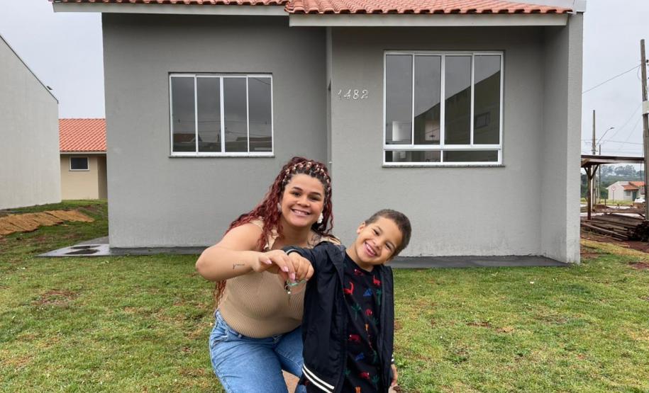 64 famílias de Campo Mourão recebem as chaves da casa própria com subsídio do Casa Fácil Paraná
