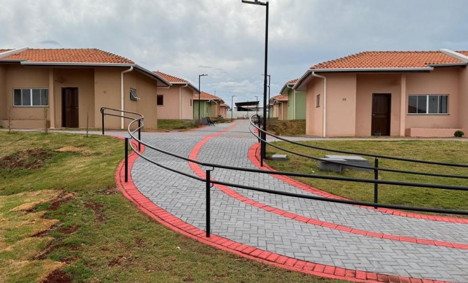 Ratinho Junior inaugura Condomínio do Idoso de Campo Mourão com 40 casas