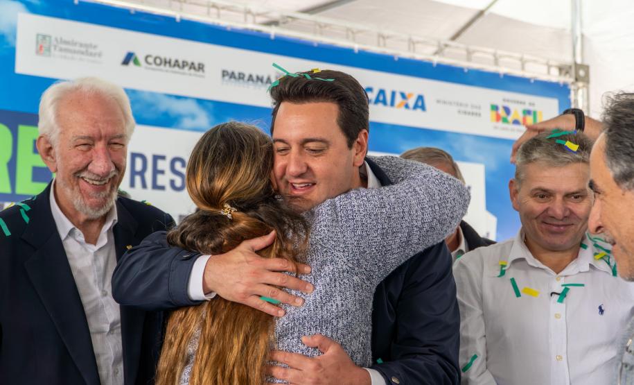 Governador inaugura condomínio clube com 864 apartamentos em Almirante Tamandaré