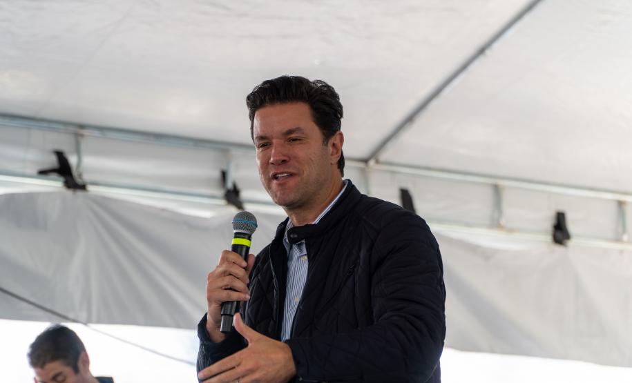 Governador inaugura condomínio clube com 864 apartamentos em Almirante Tamandaré