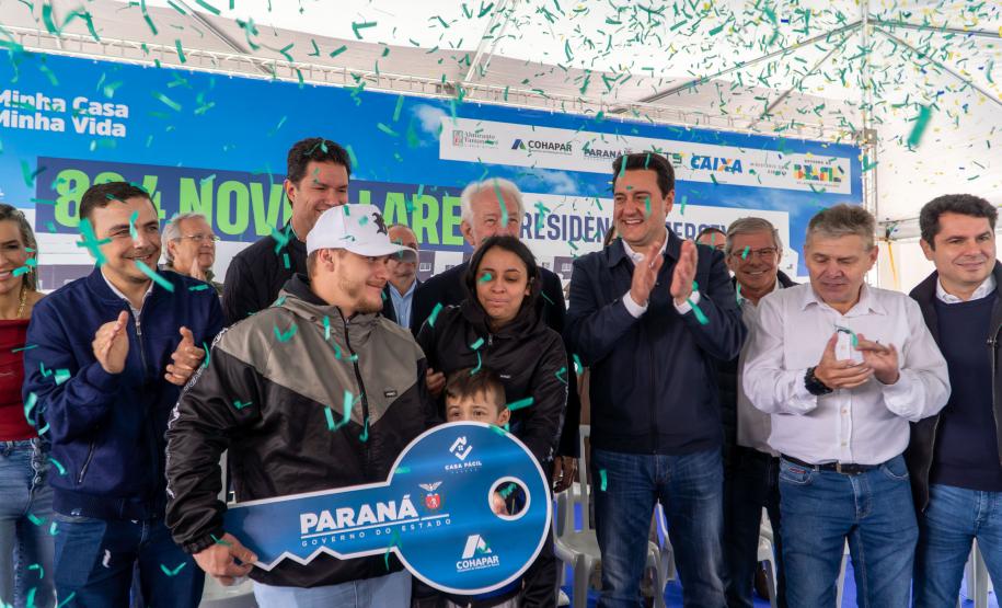 Governador inaugura condomínio clube com 864 apartamentos em Almirante Tamandaré