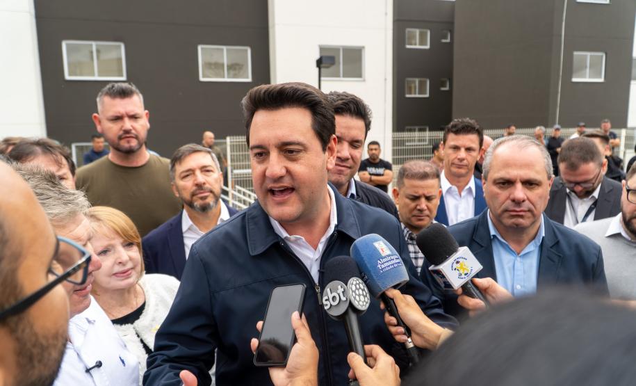 Governador inaugura condomínio clube com 864 apartamentos em Almirante Tamandaré