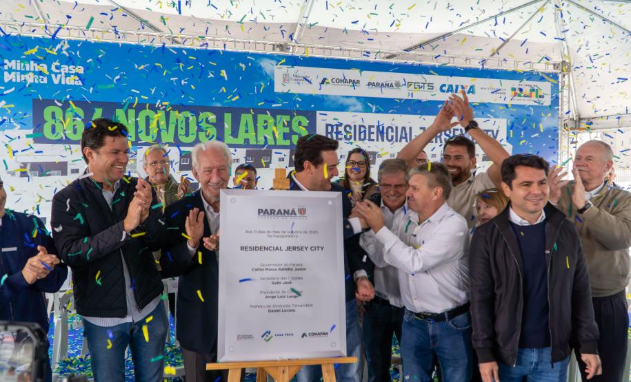 Governador inaugura condomínio clube com 864 apartamentos em Almirante Tamandaré