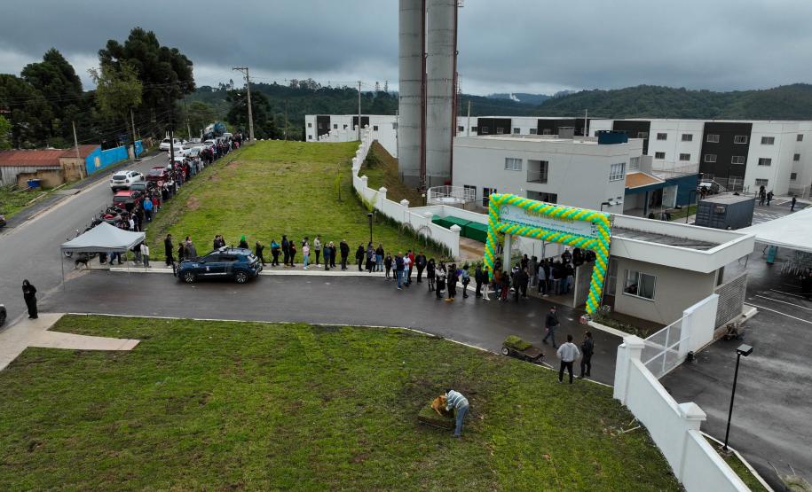 Governador inaugura condomínio clube com 864 apartamentos em Almirante Tamandaré