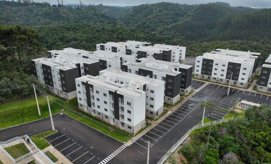 Governador inaugura condomínio clube com 864 apartamentos em Almirante Tamandaré