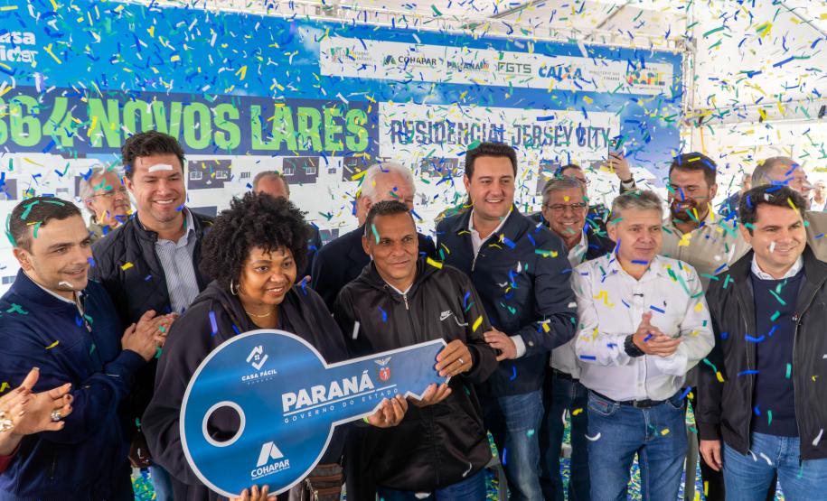 Governador inaugura condomínio clube com 864 apartamentos em Almirante Tamandaré