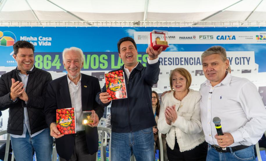 Governador inaugura condomínio clube com 864 apartamentos em Almirante Tamandaré