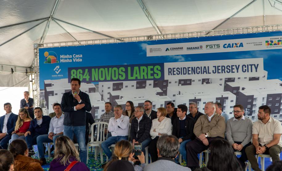 Governador inaugura condomínio clube com 864 apartamentos em Almirante Tamandaré