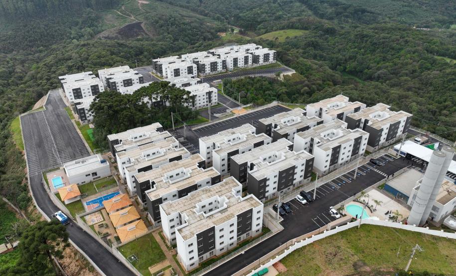 Governador inaugura condomínio clube com 864 apartamentos em Almirante Tamandaré