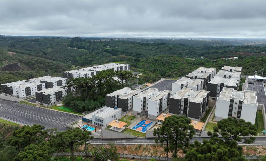 Governador inaugura condomínio clube com 864 apartamentos em Almirante Tamandaré