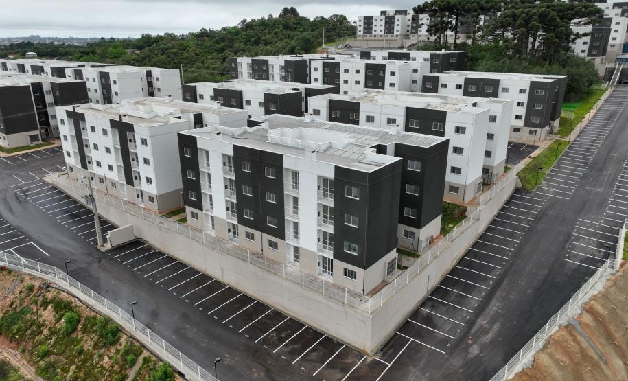 Governador inaugura condomínio clube com 864 apartamentos em Almirante Tamandaré