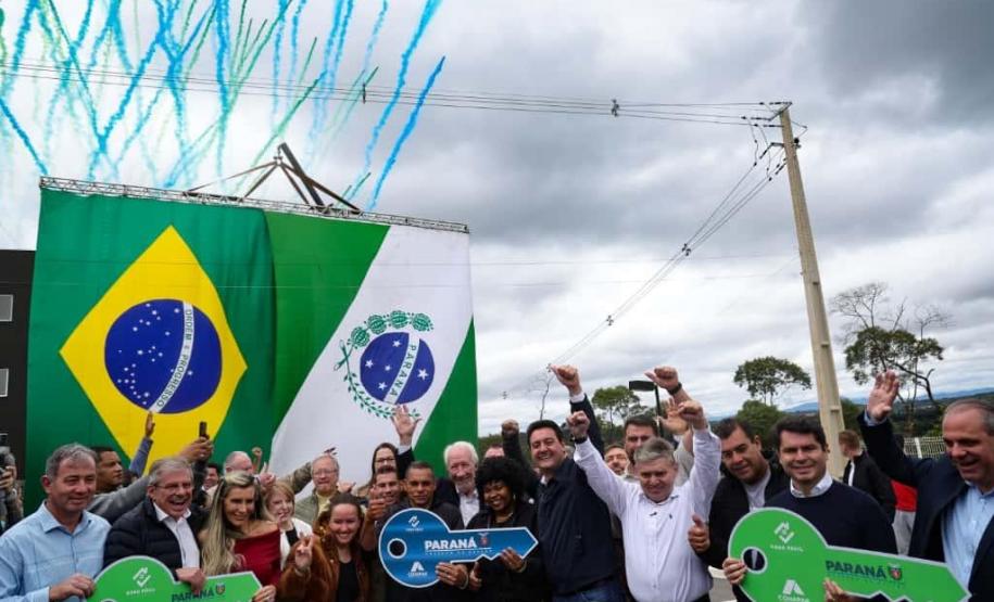 Governador inaugura condomínio clube com 864 apartamentos em Almirante Tamandaré