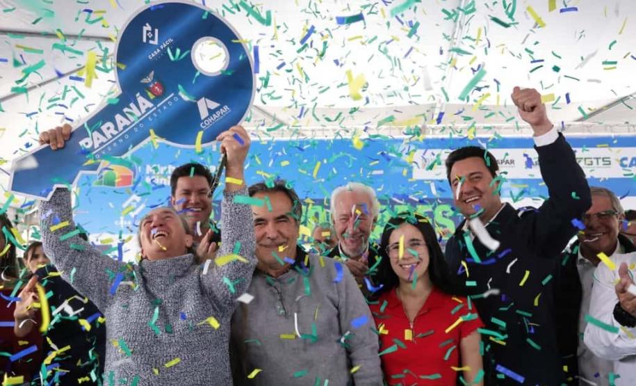 Governador inaugura condomínio clube com 864 apartamentos em Almirante Tamandaré