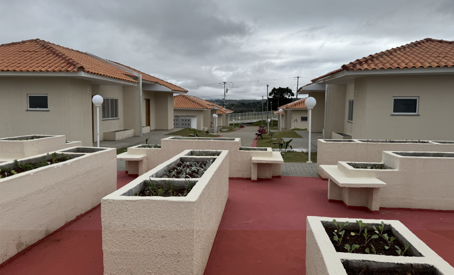 Governador entrega Condomínio do Idoso com 40 unidades e piscina térmica em Ponta Grossa