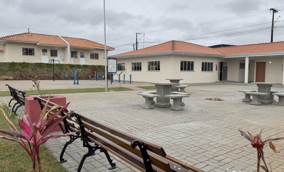 Governador entrega Condomínio do Idoso com 40 unidades e piscina térmica em Ponta Grossa