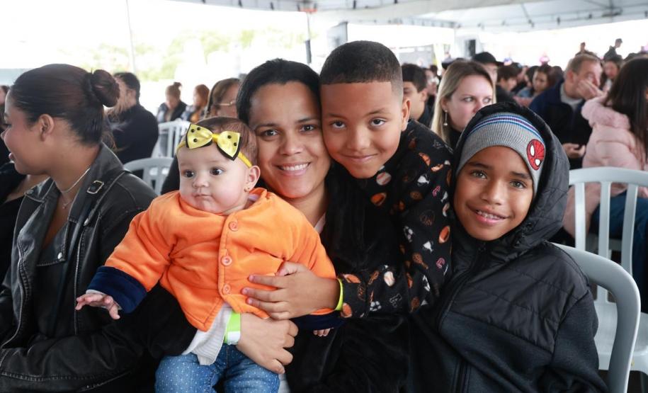Governador inaugura condomínio clube com 864 apartamentos em Almirante Tamandaré