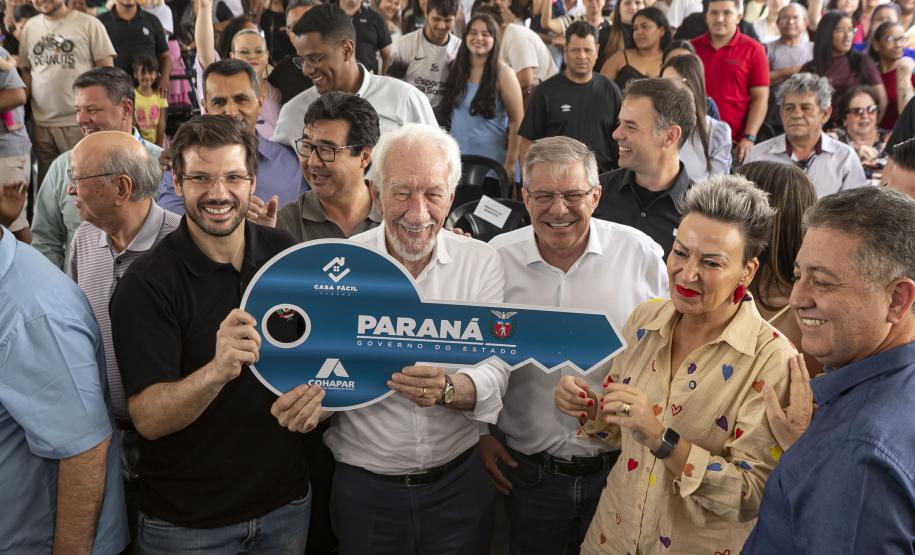 Com apoio do Estado, 512 famílias de Londrina passam a viver em casa própria