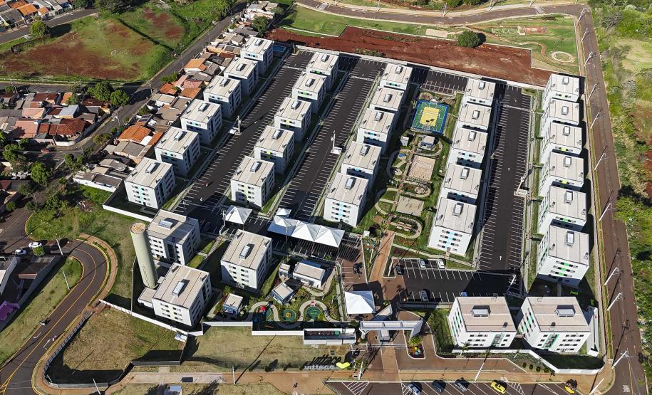 Com apoio do Estado, 512 famílias de Londrina passam a viver em casa própria