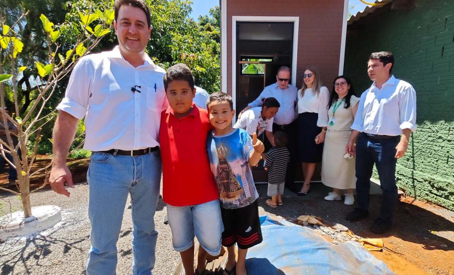 Estado entrega primeiros módulos sanitários do programa Banheiro em Casa em Ivaiporã