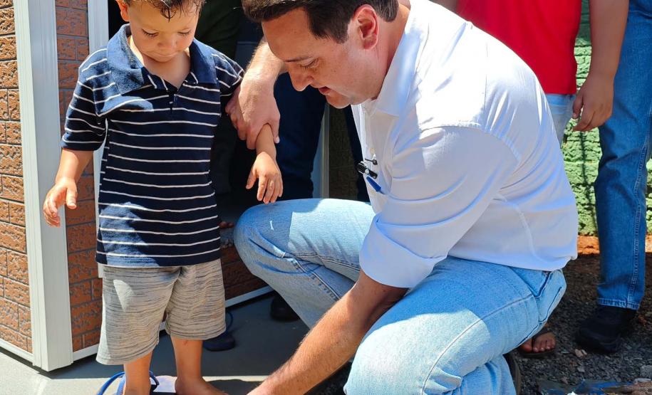 Estado entrega primeiros módulos sanitários do programa Banheiro em Casa em Ivaiporã