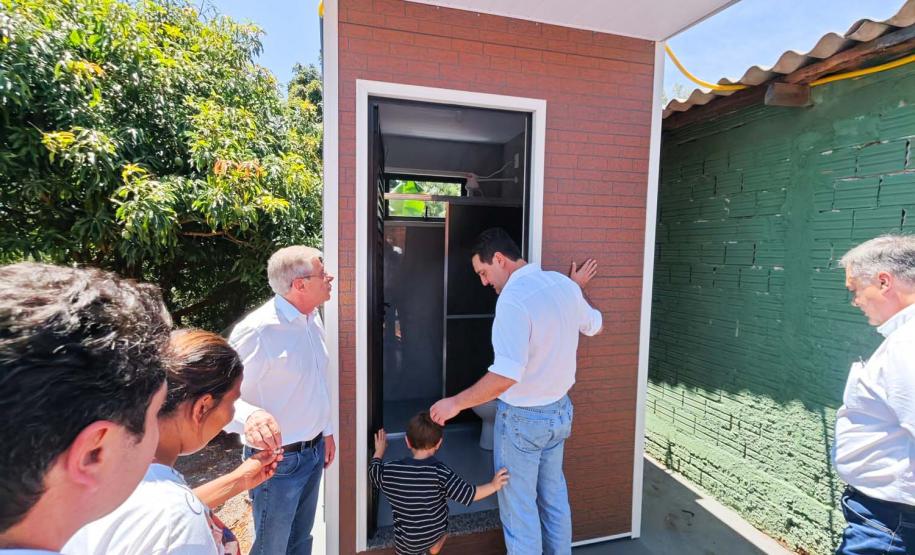 Estado entrega primeiros módulos sanitários do programa Banheiro em Casa em Ivaiporã