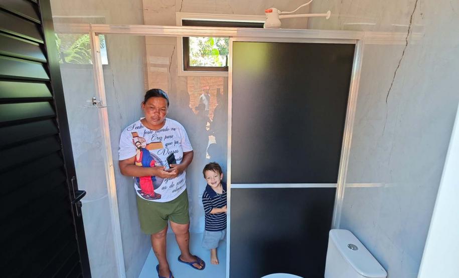 Estado entrega primeiros módulos sanitários do programa Banheiro em Casa em Ivaiporã
