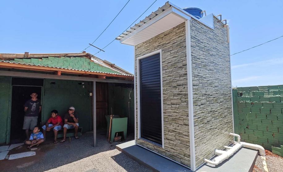 Estado entrega primeiros módulos sanitários do programa Banheiro em Casa em Ivaiporã