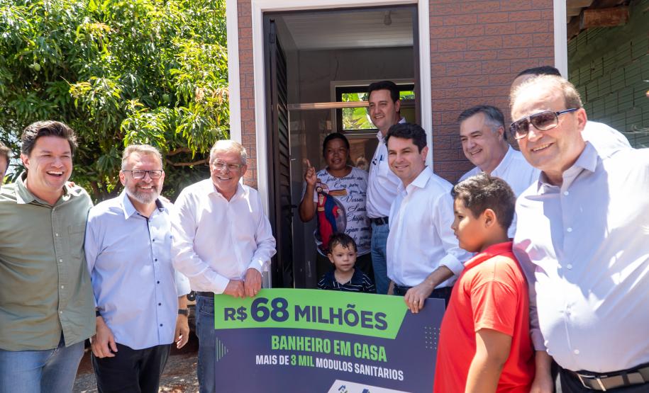 Estado entrega primeiros módulos sanitários do programa Banheiro em Casa em Ivaiporã