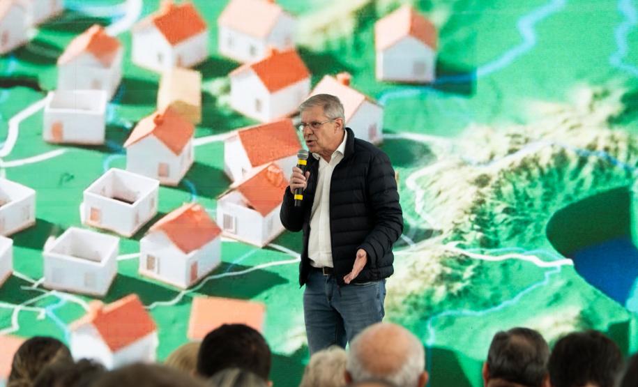 Governador anuncia R$ 533 milhões para construção de casas em 324 municípios