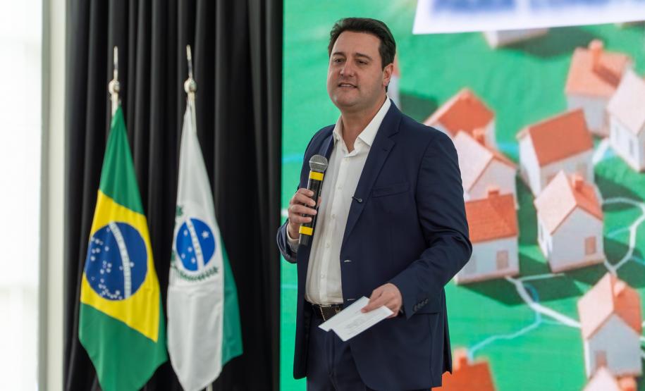 Governador anuncia R$ 533 milhões para construção de casas em 324 municípios