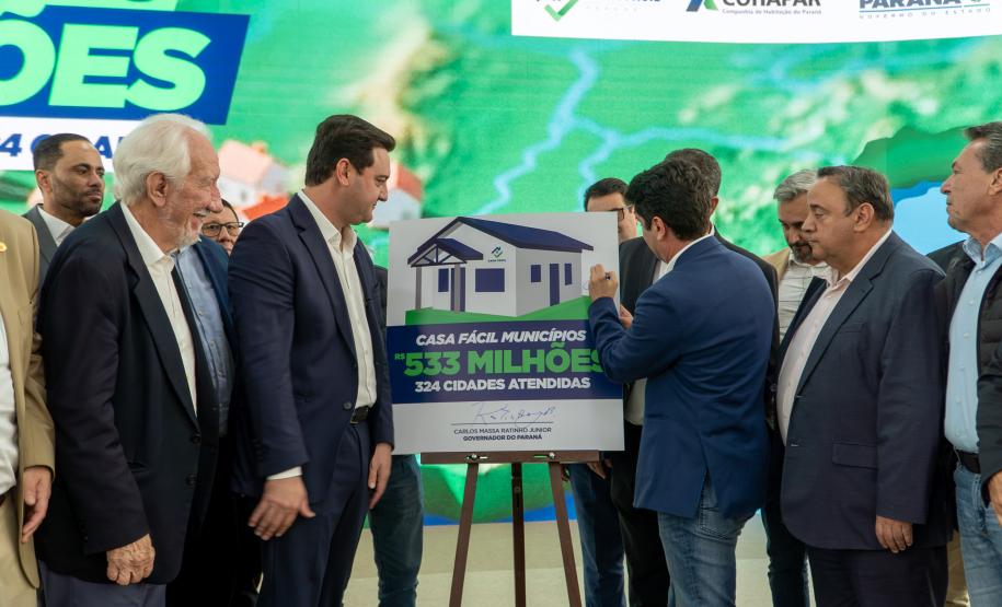 Governador anuncia R$ 533 milhões para construção de casas em 324 municípios