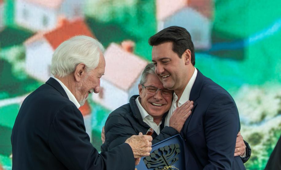 Governador anuncia R$ 533 milhões para construção de casas em 324 municípios