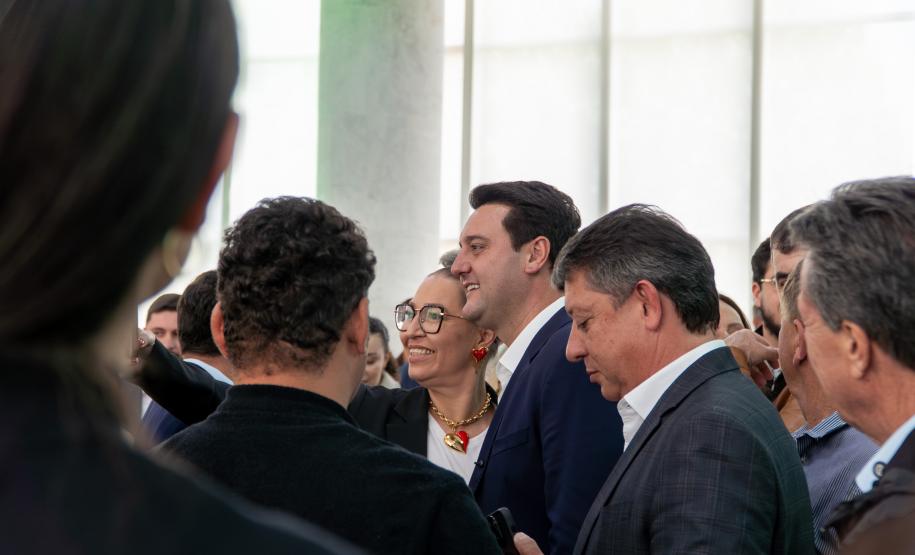 Governador anuncia R$ 533 milhões para construção de casas em 324 municípios