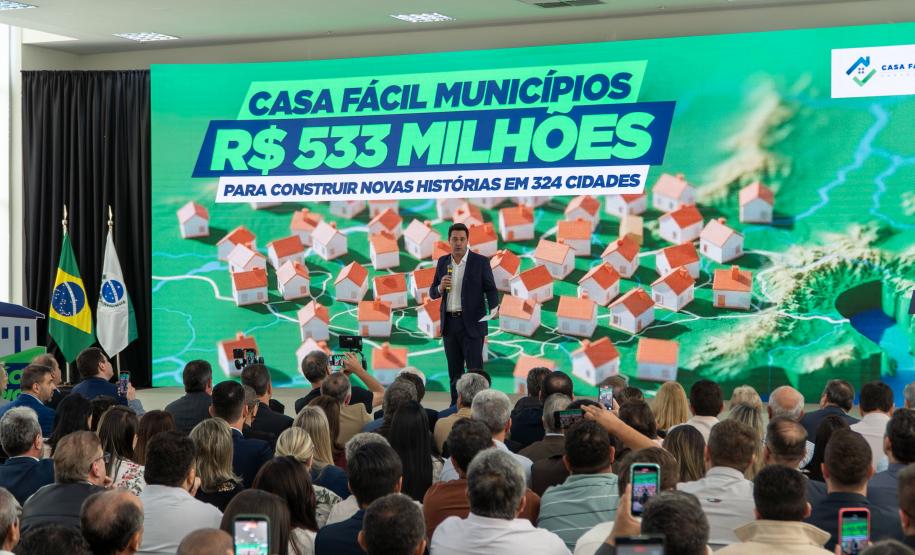 Governador anuncia R$ 533 milhões para construção de casas em 324 municípios