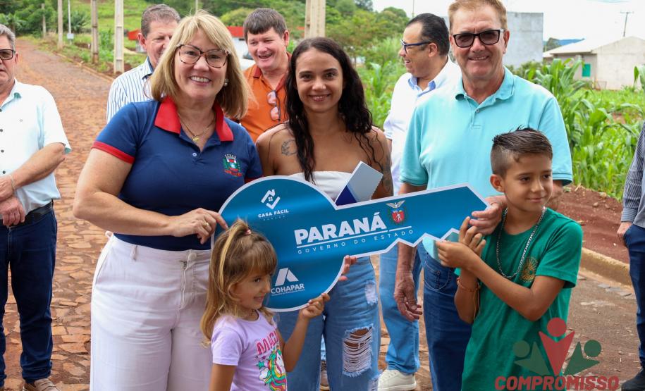 Em Missal, 41 famílias recebem as chaves de novas moradias financiadas pela Cohapar