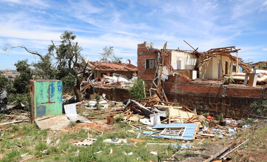 Paraná anuncia a construção emergencial de 320 casas em Rio Bonito do Iguaç