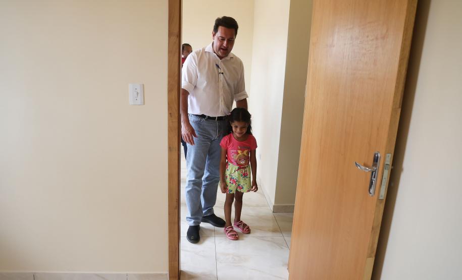 Com subsídio do Estado, Ratinho Junior entrega casas a 103 famílias de Rondon