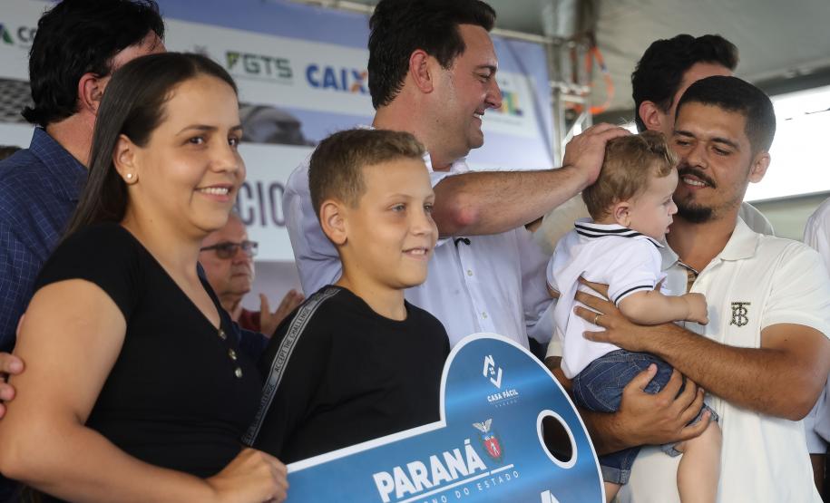 Com subsídio do Estado, Ratinho Junior entrega casas a 103 famílias de Rondon