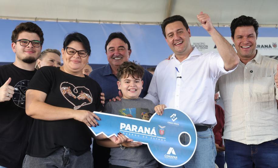 Com subsídio do Estado, Ratinho Junior entrega casas a 103 famílias de Rondon