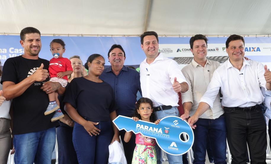 Com subsídio do Estado, Ratinho Junior entrega casas a 103 famílias de Rondon